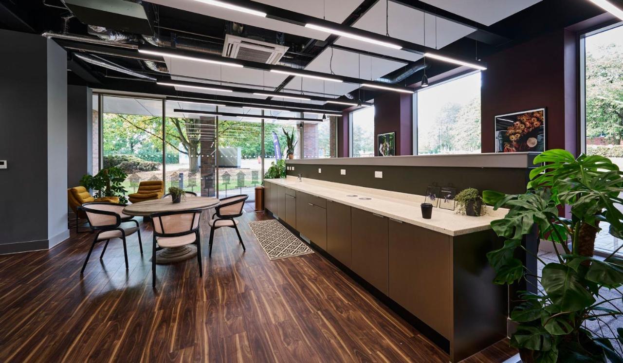 For Students Only The Oaks In Coventry Apartment Exterior foto