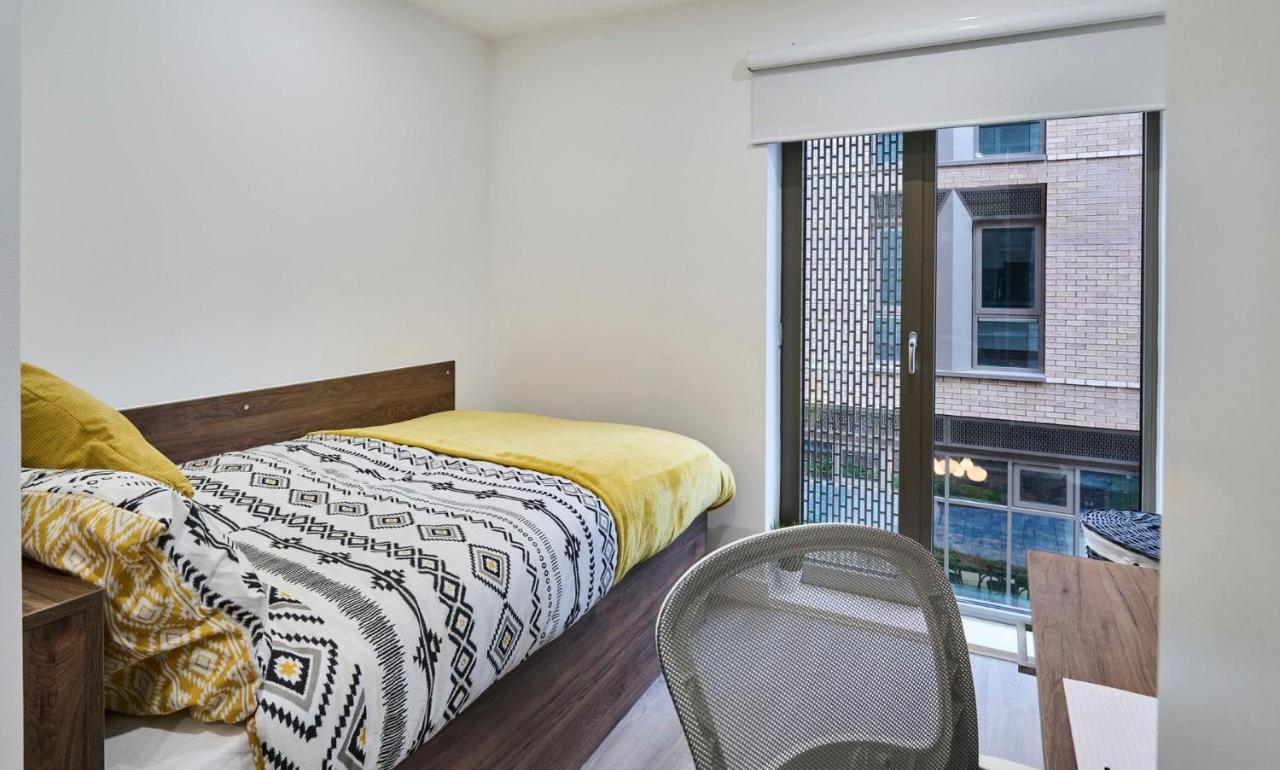 For Students Only The Oaks In Coventry Apartment Exterior foto