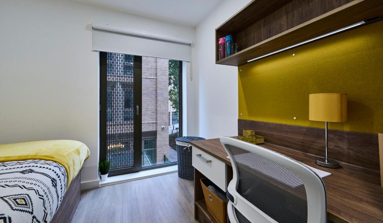 For Students Only The Oaks In Coventry Apartment Exterior foto