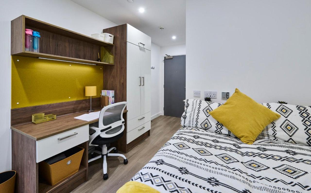 For Students Only The Oaks In Coventry Apartment Exterior foto