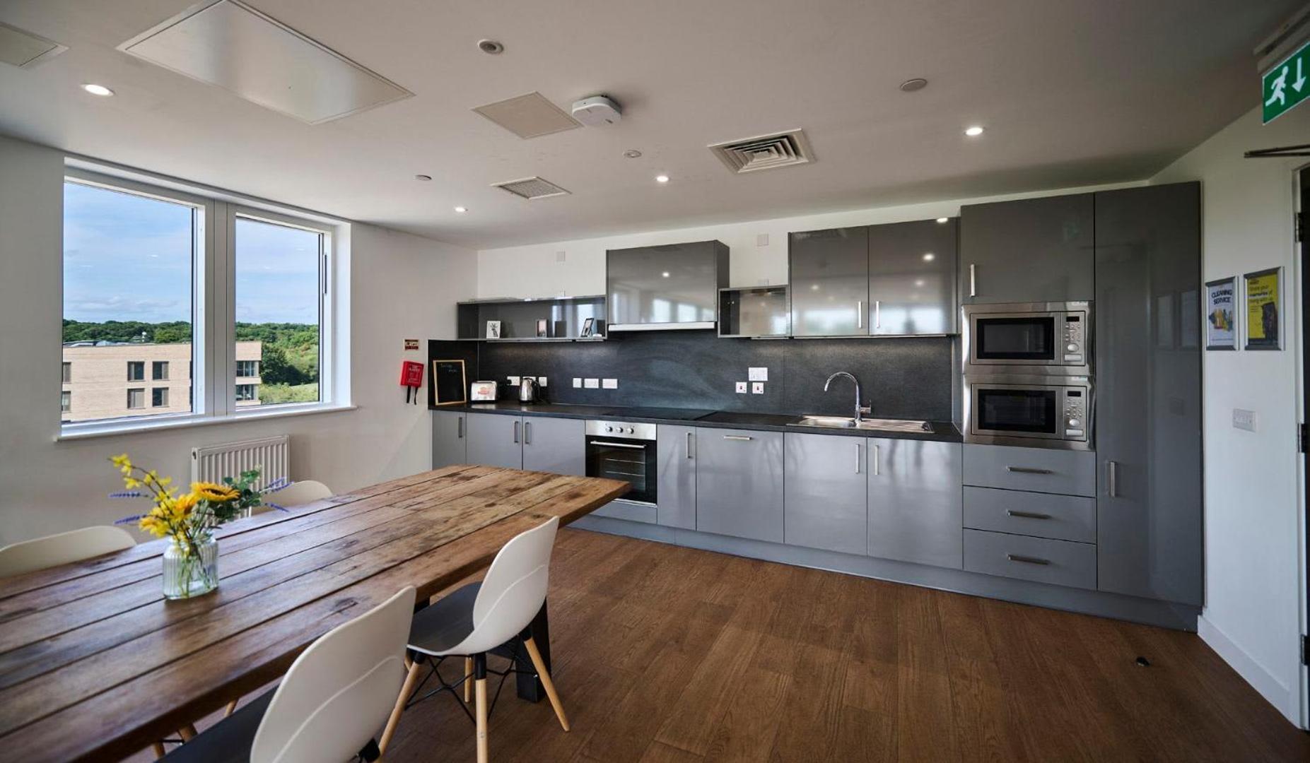 For Students Only The Oaks In Coventry Apartment Exterior foto